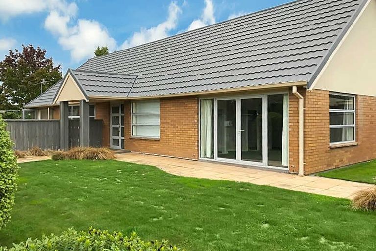 Photo of property in 1 Rutherglen Avenue, Ilam, Christchurch, 8041