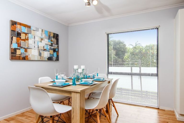 Photo of property in 1/2 Graham Avenue, Te Atatu Peninsula, Auckland, 0610