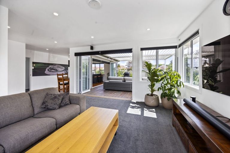 Photo of property in 2 Bideford Street, Brooklands, New Plymouth, 4310