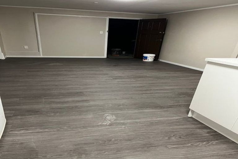 Photo of property in 280 Great North Road, Henderson, Auckland, 0612