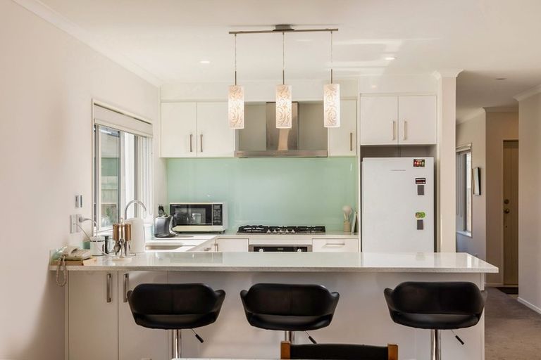 Photo of property in 6 Papahou Lane, Papatoetoe, Auckland, 2025