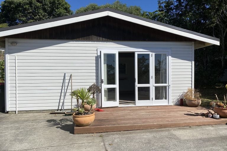 Photo of property in 6 Flaxmere Street, Waikanae Beach, Waikanae, 5036