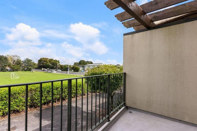 Photo of property in 6/15 Harbour View Road, Te Atatu Peninsula, Auckland, 0610