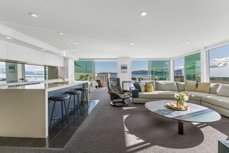 Photo of property in 225 Lake Terrace, Waipahihi, Taupo, 3330