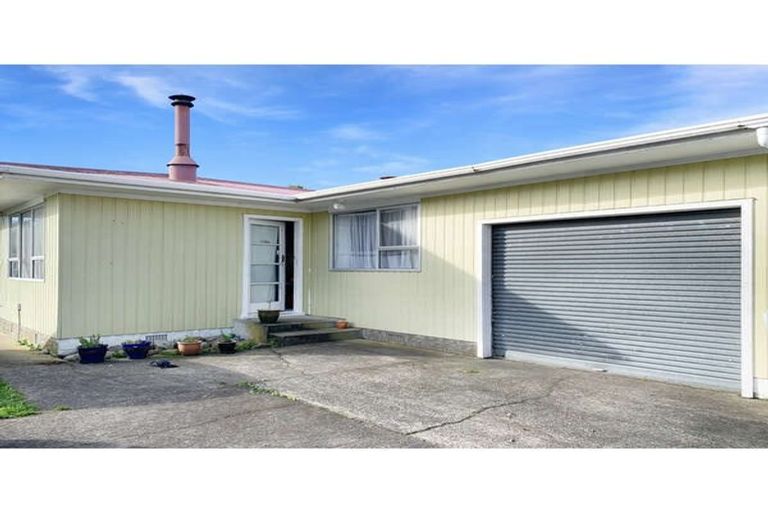 Photo of property in 39 Saint Annes Street, Levin, 5510