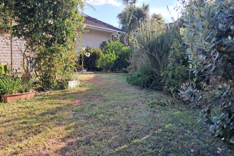 Photo of property in 1/7 Dalkeith Place, Opaheke, Papakura, 2113