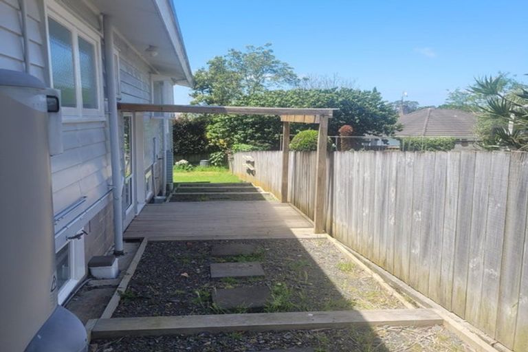 Photo of property in 11 Woodside Avenue, Northcote, Auckland, 0627
