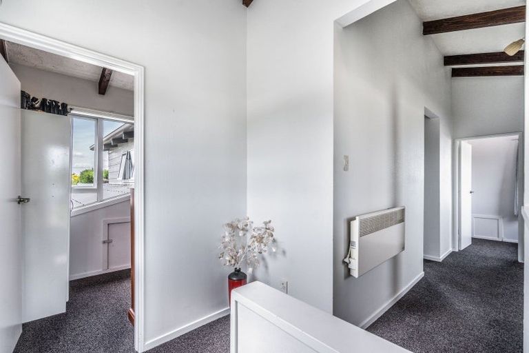 Photo of property in 82 Dalwharn Street, Wallacetown, 9816