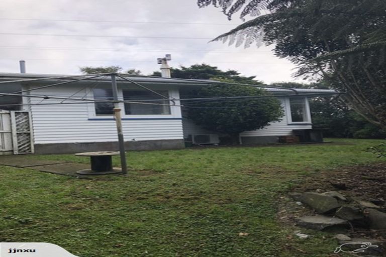 Photo of property in 26 Brooker Grove, Newlands, Wellington, 6037