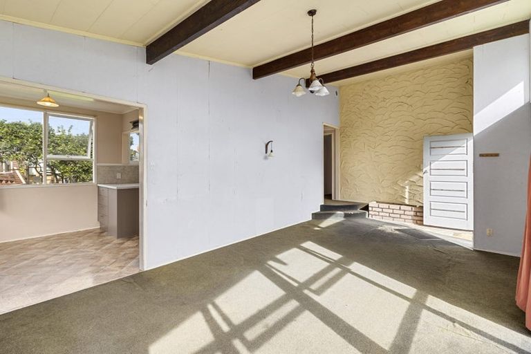 Photo of property in 6 Dalry Place, Mangere Bridge, Auckland, 2022