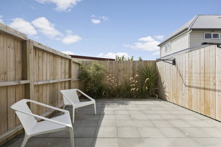 Photo of property in 6/2 Stone Street, Miramar, Wellington, 6022