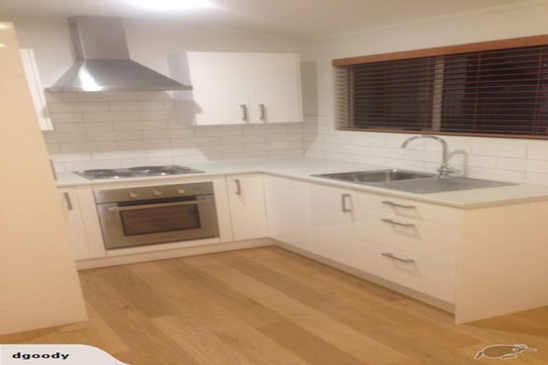 Photo of property in 2/79 Moore Street, Hillcrest, Auckland, 0627