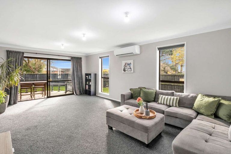 Photo of property in 12 Mchaffies Place, Wainoni, Christchurch, 8061