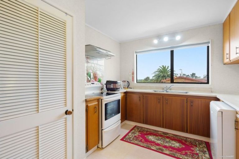 Photo of property in 1/74 Dalwhinnie Parade, Highland Park, Auckland, 2010