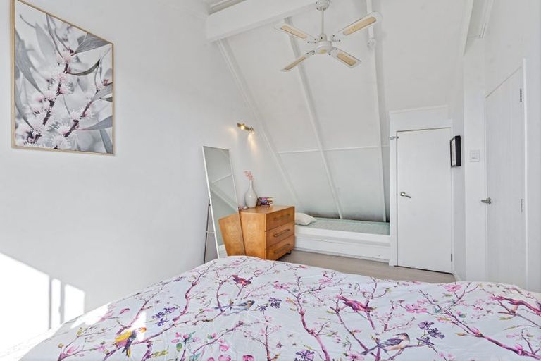 Photo of property in 1/813 East Coast Road, Northcross, Auckland, 0630