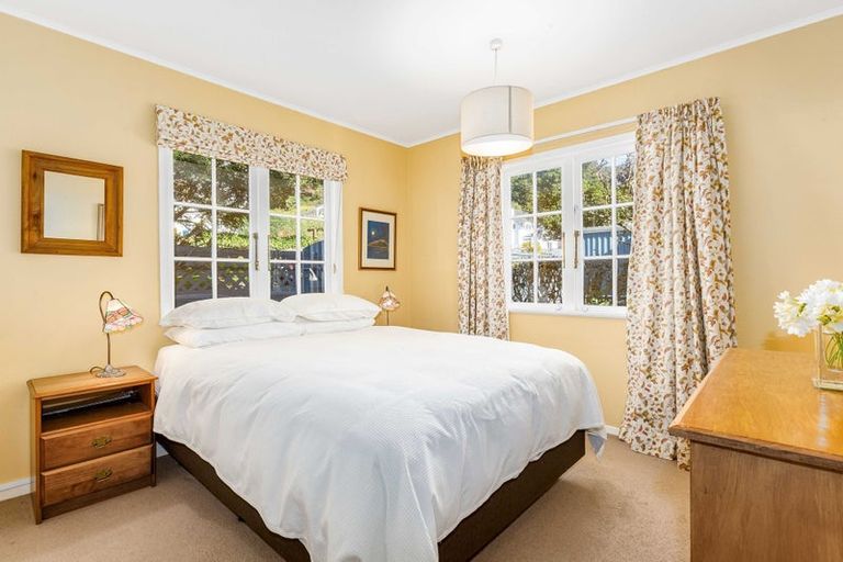 Photo of property in 10 Kowhai Street, Eastbourne, Lower Hutt, 5013