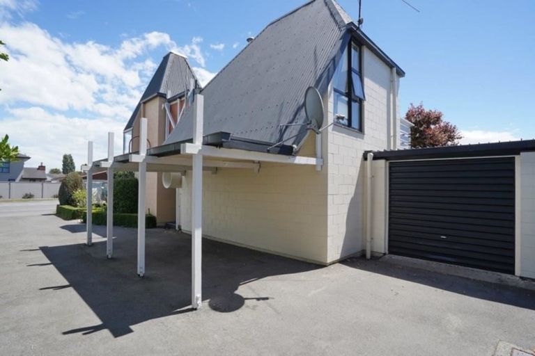 Photo of property in 76a Memorial Avenue, Ilam, Christchurch, 8053