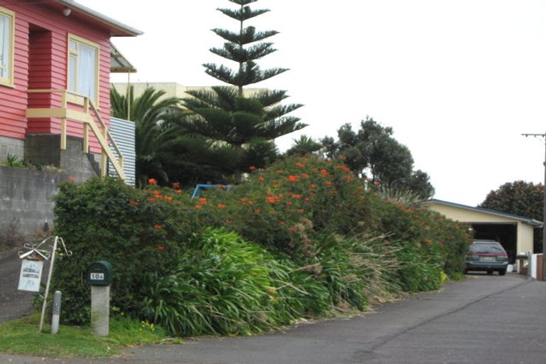 Photo of property in 10 Whiteley Street, Moturoa, New Plymouth, 4310