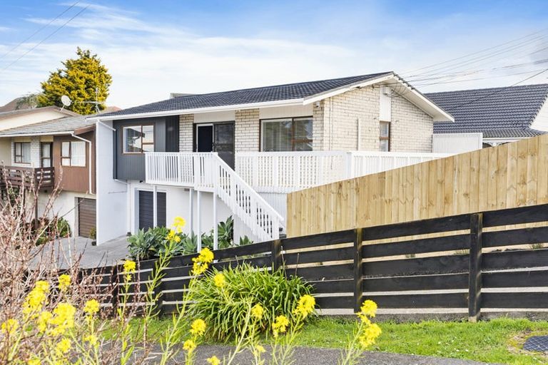 Photo of property in 1/3 Tirimoana Road, Te Atatu South, Auckland, 0602