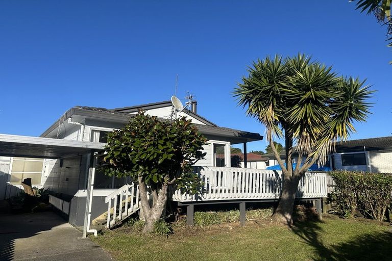 Photo of property in 2/46 Granville Drive, Massey, Auckland, 0614