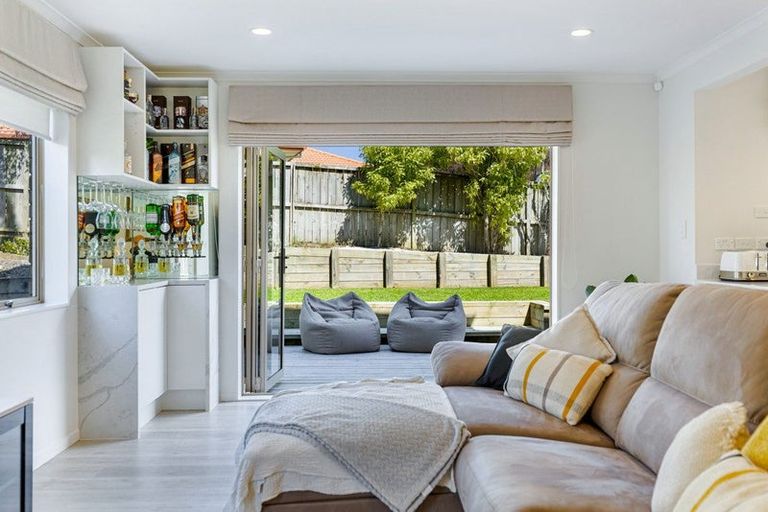 Photo of property in 54 Black Teal Close, Unsworth Heights, Auckland, 0632