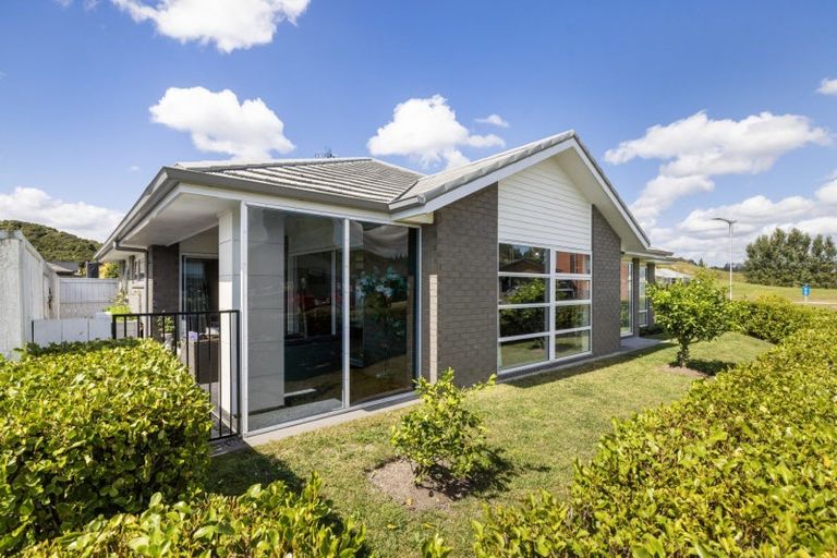 Photo of property in 70 Awataha Crescent, Pyes Pa, Tauranga, 3110