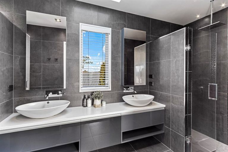 Photo of property in 97e Englefield Road, Northwood, Christchurch, 8051