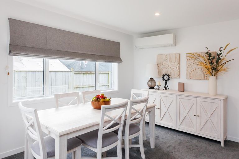 Photo of property in 23 Vaucluse Heights, Fitzherbert, Palmerston North, 4410