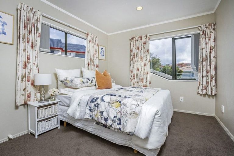 Photo of property in 5 Tornado Place, West Harbour, Auckland, 0618