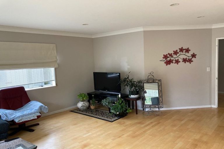 Photo of property in 41 Erlestoke Crescent, Churton Park, Wellington, 6037