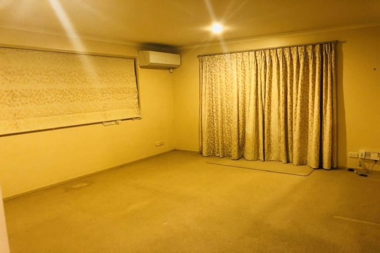 Photo of property in 17a Lesa Annis Place, Henderson, Auckland, 0612