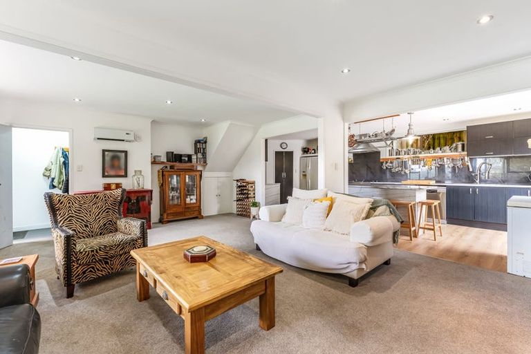 Photo of property in 1/1 Sharon Road, Waiake, Auckland, 0630