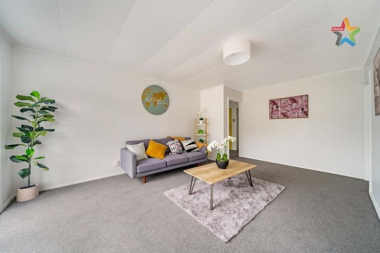 Photo of property in 17 Reynolds Street, Taita, Lower Hutt, 5011