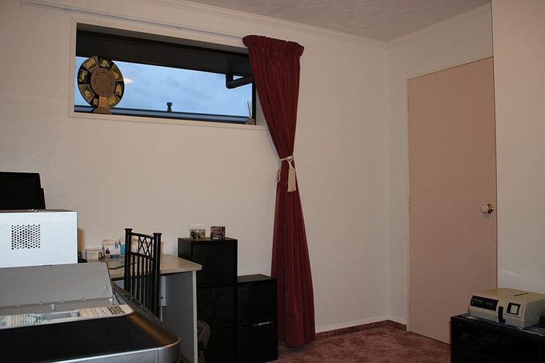 Photo of property in 14 Mcneil Street, Balclutha, 9230