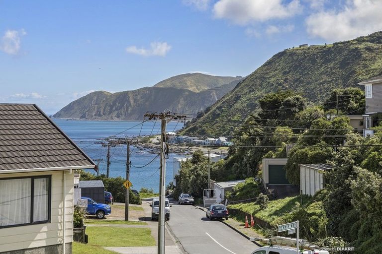 Photo of property in 1/165 Severn Street, Island Bay, Wellington, 6023
