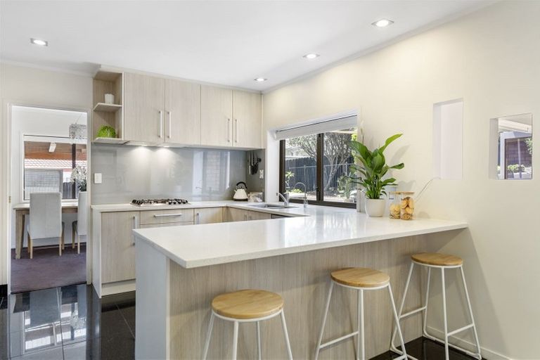 Photo of property in 70 Golfland Drive, Golflands, Auckland, 2013