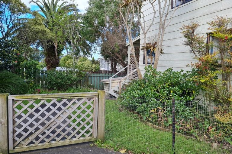 Photo of property in 2/223 Hibiscus Coast Highway, Red Beach, 0932