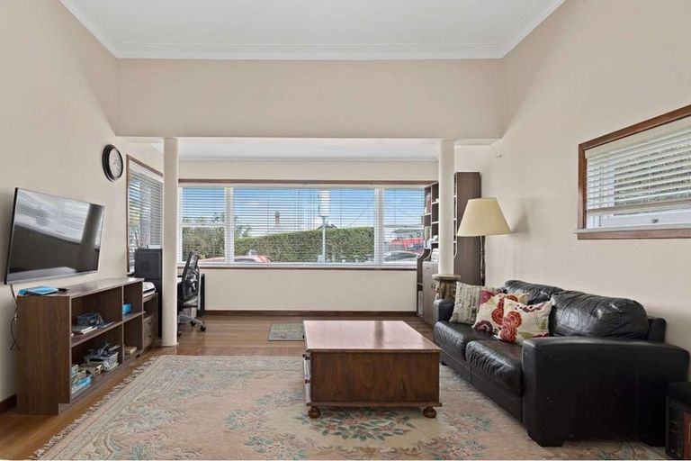 Photo of property in 1/221 Onewa Road, Birkenhead, Auckland, 0626