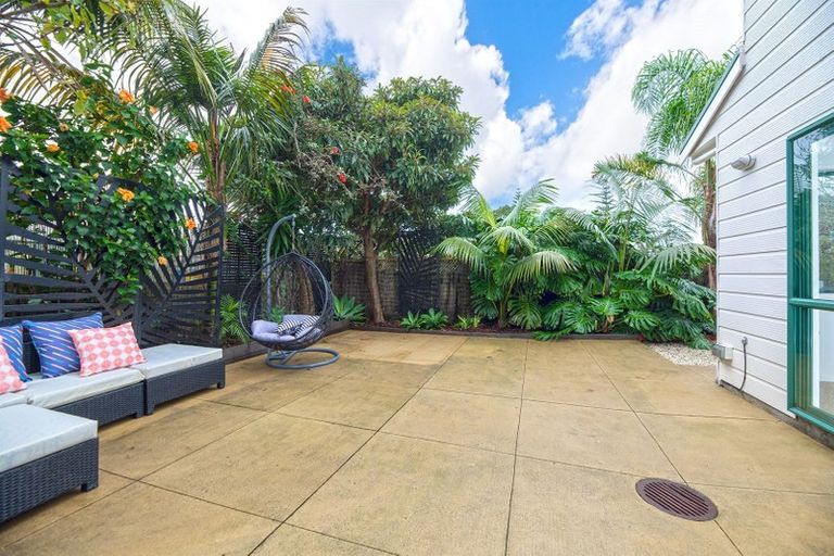 Photo of property in 1/62 Weldene Avenue, Glenfield, Auckland, 0629