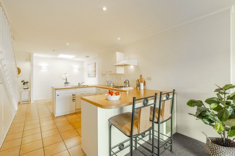 Photo of property in Grosvenor Cl, 21/6 Brown Street, Mount Cook, Wellington, 6021