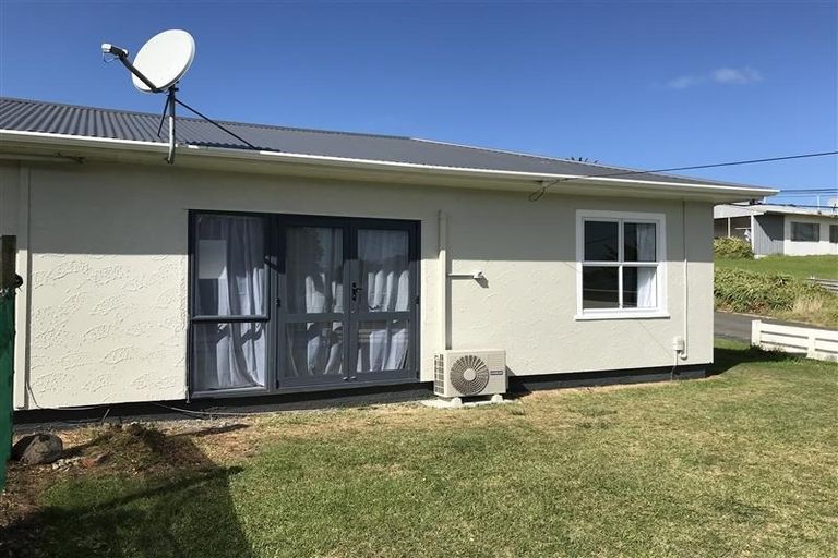 Photo of property in 48 Rangiora Street, Castlecliff, Whanganui, 4501