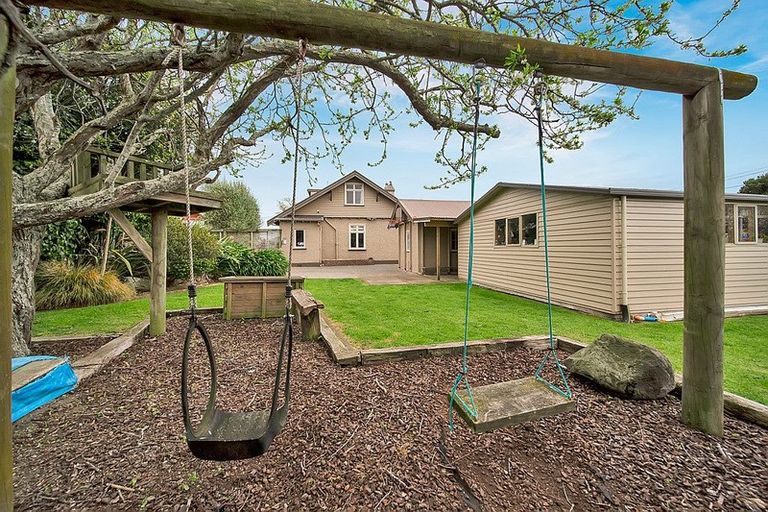 Photo of property in 70 Collins Street, Hawera, 4610