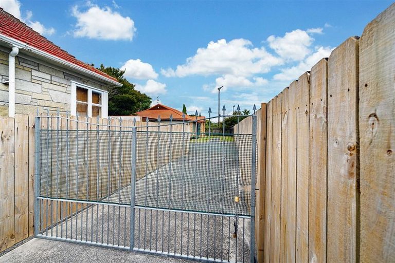 Photo of property in 9a Fruitvale Road, New Lynn, Auckland, 0600