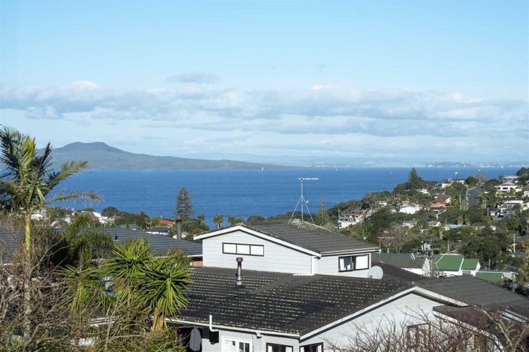 Photo of property in 3/18 Knights Road, Rothesay Bay, Auckland, 0630