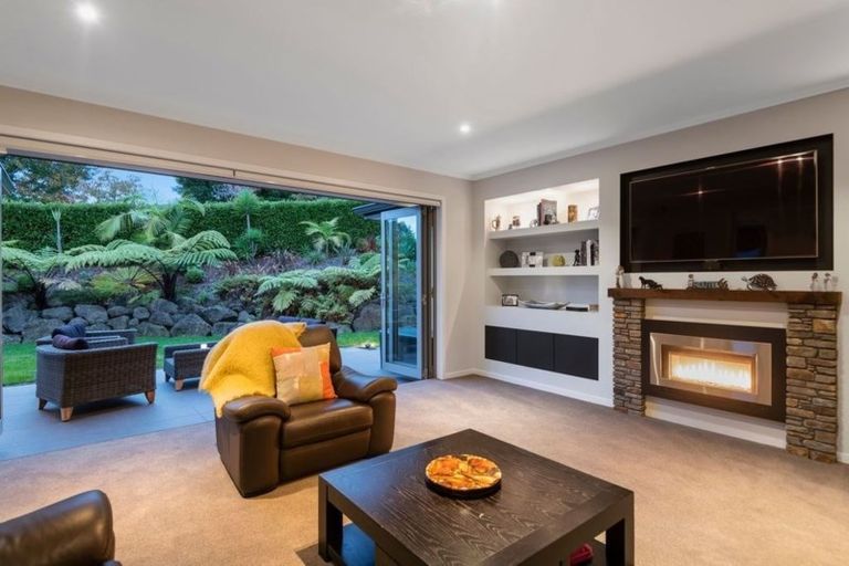 Photo of property in 30 Wicklam Lane, Greenhithe, Auckland, 0632