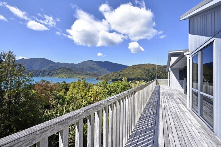 Photo of property in 20 Worlds End Road, Tennyson Inlet, 7195
