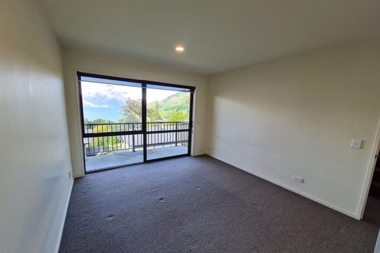 Photo of property in Arno Apartment, 5/8 Mckerrow Place, Sunshine Bay, Queenstown, 9300