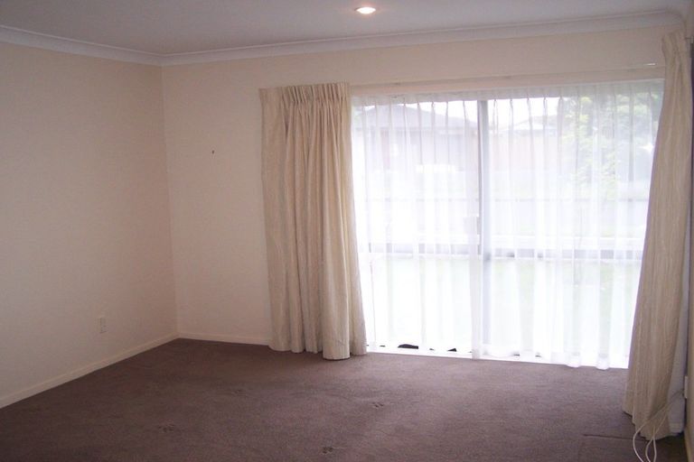 Photo of property in 42 Matterhorn Crescent, Northpark, Auckland, 2013