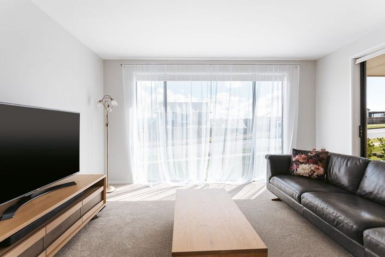 Photo of property in 22 Stingray Drive, Omokoroa, 3114