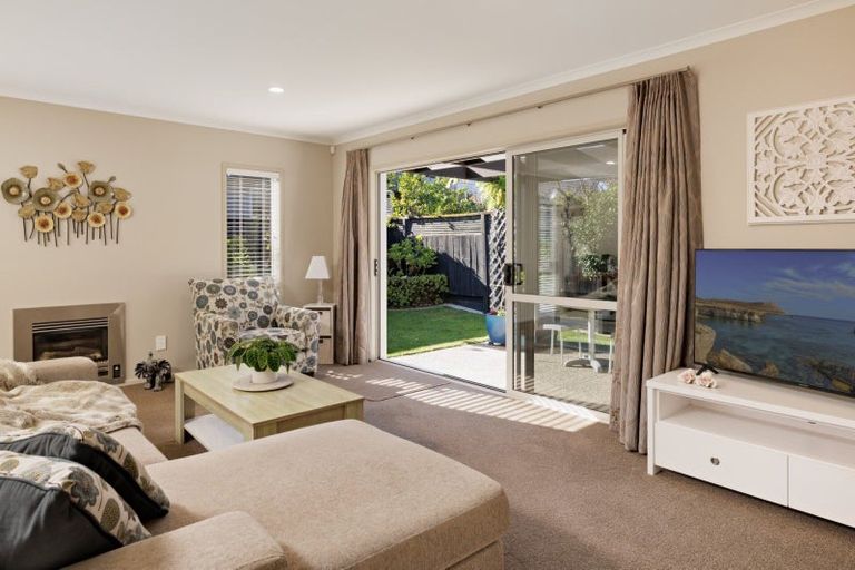 Photo of property in 16 Bridgewater Way, Pyes Pa, Tauranga, 3112